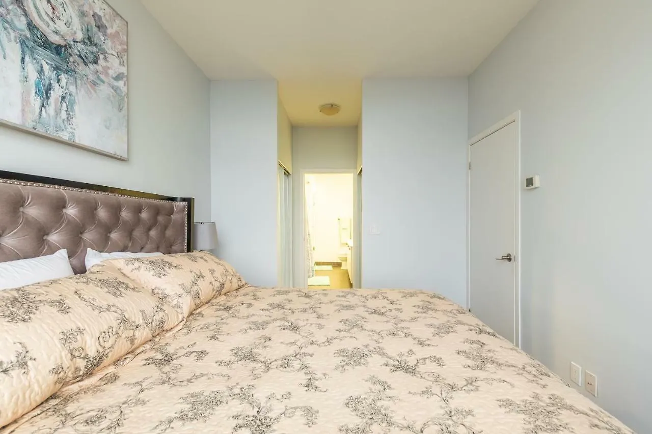 Unbelievable Penthouse View With 3 Bedrooms Toronto Apartment
